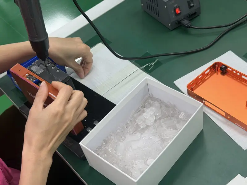 superbox assembling processs, superbox facility 2 technicians assembling superbox streaming devices