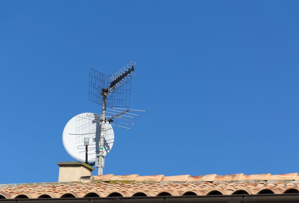 Do I Need an Antenna for a Smart TV? When a Physical Antenna Is Still Useful
